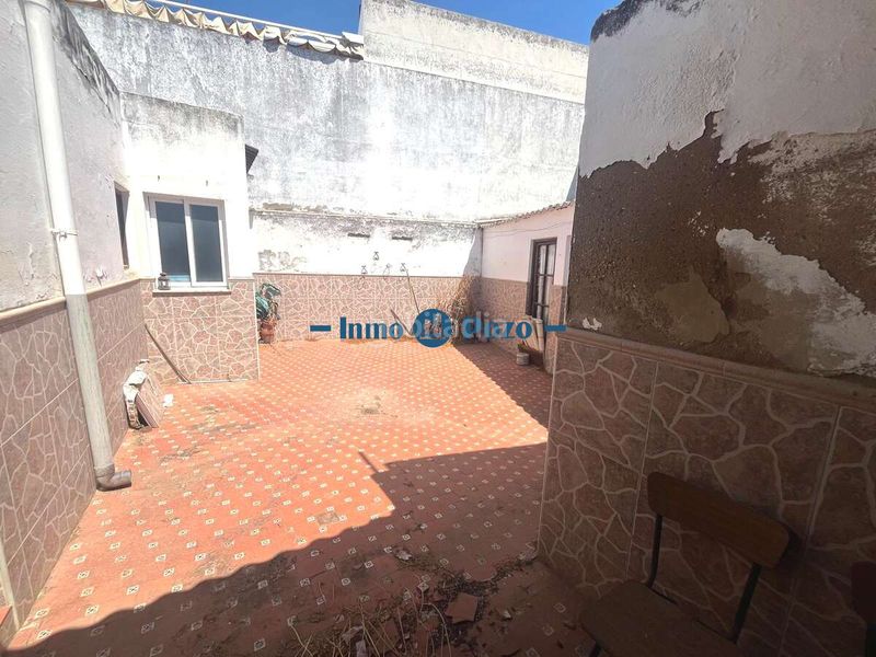 Foto f27d7ad0-a7bf-46f4-9db3-b1a267b5c422. Casa amb aparcament a Almendralejo