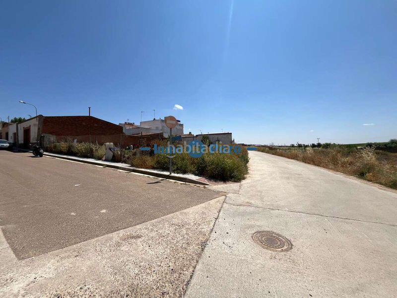 Foto 626618e1-d64f-4697-ad75-f0484075e79e. Terreny residencial a Almendralejo