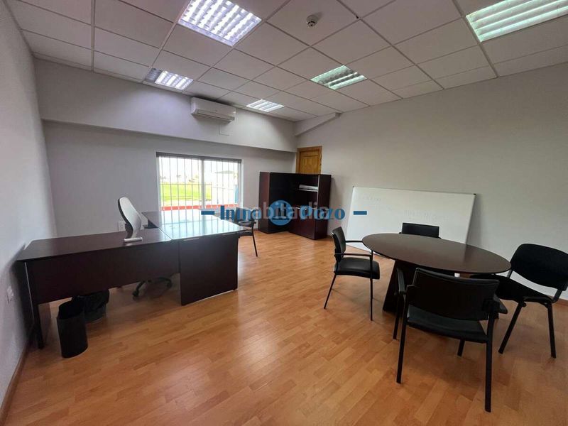 Foto d08302d9-465e-4fc9-98ff-eed8cfb6d6fc. Miete büro in Almendralejo