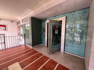Lloguer Local Comercial a Almendralejo. Local comercial en zona céntrica  amplio y versátil
