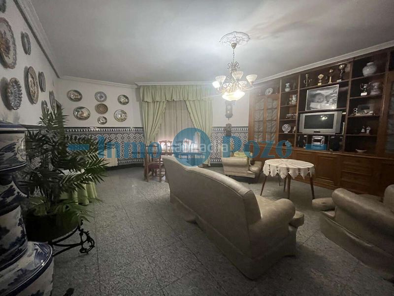 Foto a45b233a-ab63-4ae9-8139-a39a3206b539. Casa amb aparcament a Almendralejo