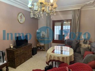 Etagenwohnung in Almendralejo. Se vende piso bajo en el centro con 2 patios