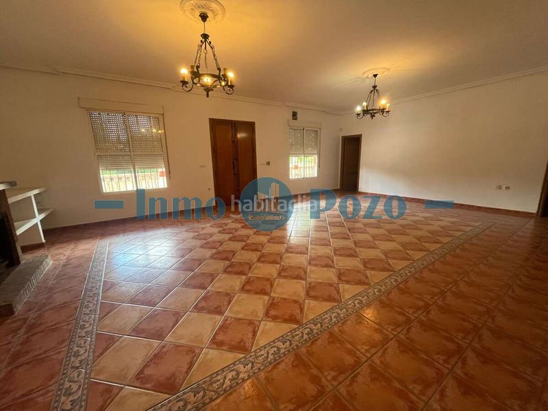 Foto 2daab9d6-ec5d-4e64-b7d7-785c3302844b. Xalet amb piscina a Almendralejo