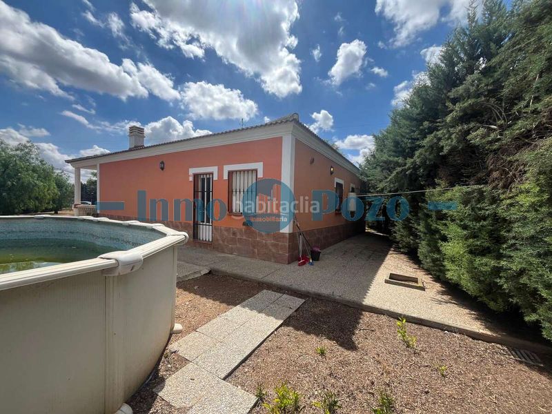 Foto 7fd7ec36-5a9d-437b-9175-c11cc1894f02. Xalet amb piscina a Almendralejo