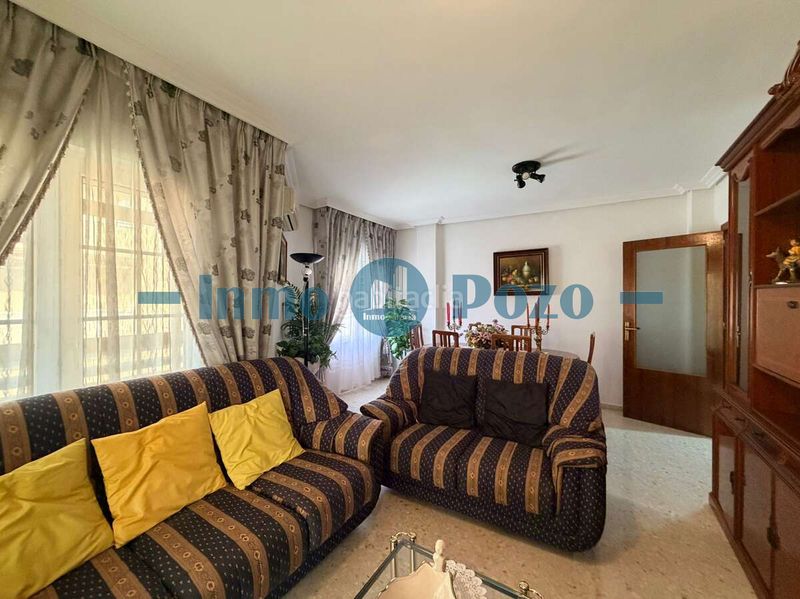 Foto 6c104a4d-e4b7-4323-9a3f-d42b89cbe575. Piso amplio piso en venta en zona carretera de santa marta! en Almendralejo