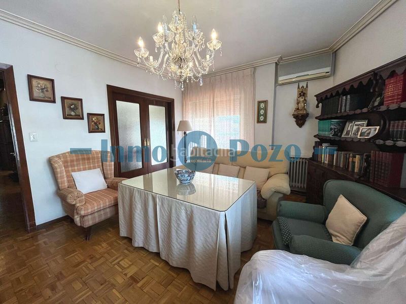Foto 2d011085-87d4-41ed-9896-45c6f468f312. Pis a Almendralejo