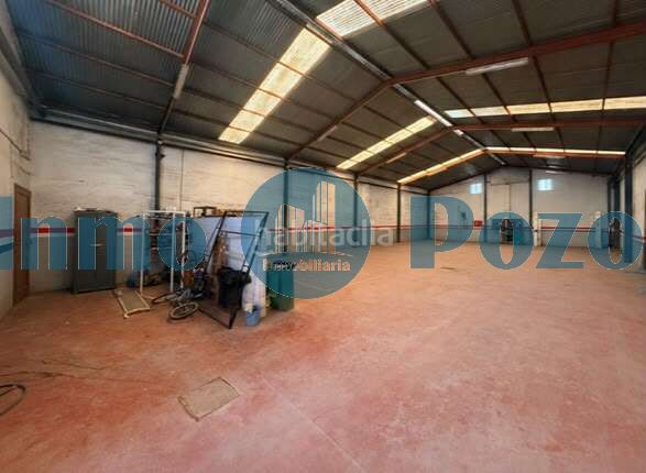 Foto aa2ca12a-128b-494f-837b-a75378960027. Nau industrial a Almendralejo