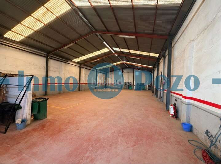 Foto d61d91b4-3e1d-4b01-982d-d73a0930f90e. Nau industrial a Almendralejo