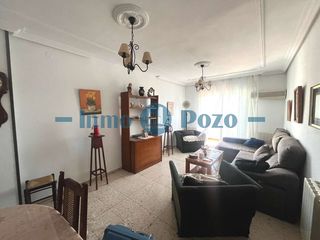 Pis en Almendralejo. Piso de 4 habitaciones y 2 ba�os en avenida de la paz  90.000