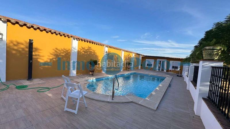Foto 3a1c0e7e-e2db-4825-b021-9bcfdc8c0ba4. Xalet amb aparcament a Almendralejo