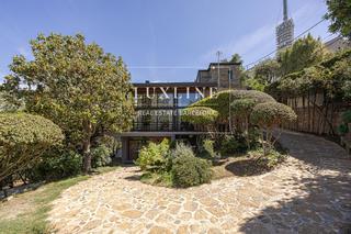 Casa a Vallvidrera - Tibidabo - Les Planes. Magnifica casa en venta en vallvidrera con jardín y piscina