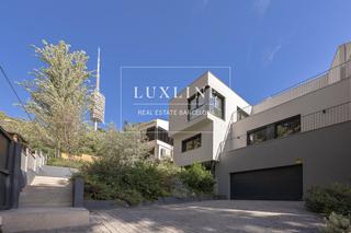 Xalet a Vallvidrera - Tibidabo - Les Planes. Confortable casa en sarrià con piscina y rodeada de naturaleza.