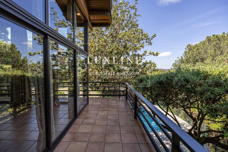 Foto 62d5e73d-30b3-4a2c-802f-b81e17a588ab. Alquiler casa magnifica casa en venta en vallvidrera con jardín y piscina en Barcelona