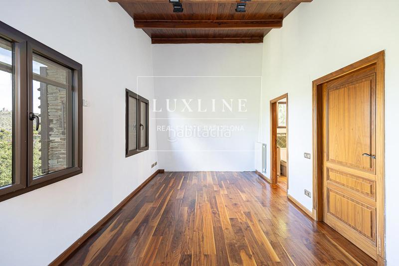 Foto c6f4bc3e-4905-4d76-a1a5-31af8375dab4. Alquiler casa magnifica casa en venta en vallvidrera con jardín y piscina en Barcelona