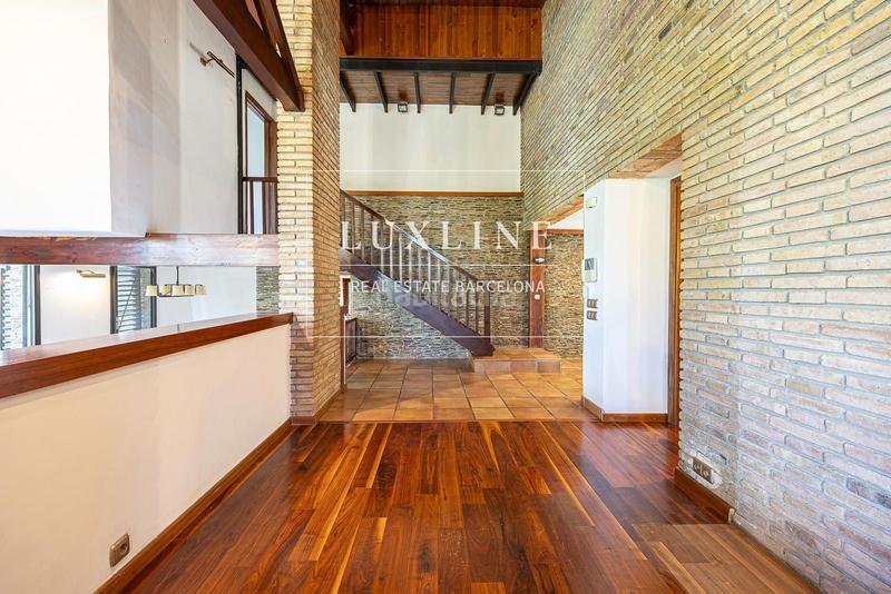 Foto f4b89c27-1b3a-45d8-9b51-8ae13c626037. Alquiler casa magnifica casa en venta en vallvidrera con jardín y piscina en Barcelona