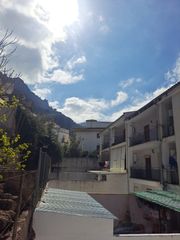 Etagenwohnung in Cazorla. Piso con patio amplio