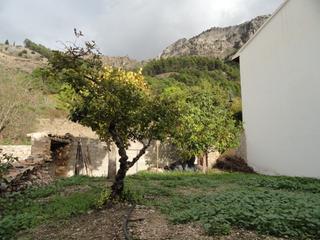 Casa a Cazorla. Casa con terreno y con bonitas vistas a la montaña