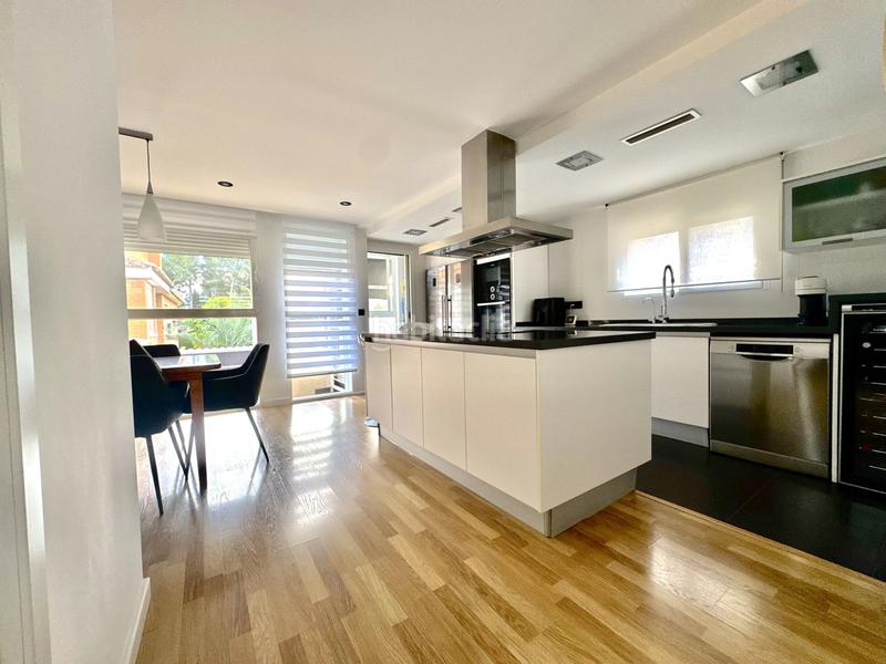 Foto cc06dd5e-abaa-4b57-8028-09de87dbc1fb. Casa amb calefacció aparcament a Nuevo Centro Sagunt