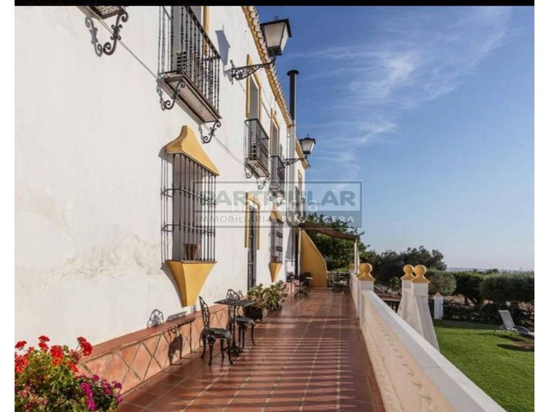 Foto 1bb3e3d6-a7b2-4eab-bd4d-6634c5a2a9e5. Casa amb calefacció aparcament piscina a La Paz Alcalá de Guadaira