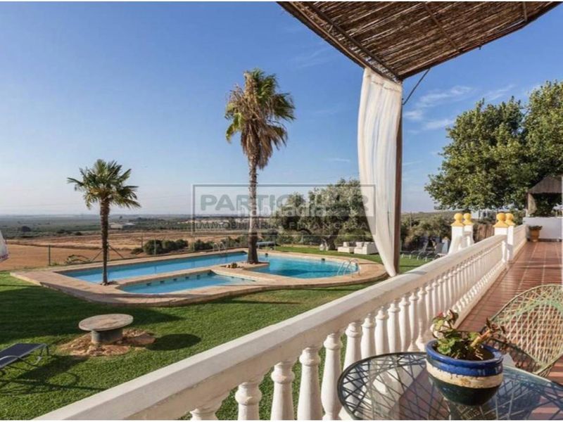 Foto 51b31869-6de2-4eb7-a42a-e5d085fbdbe8. Casa amb calefacció aparcament piscina a La Paz Alcalá de Guadaira