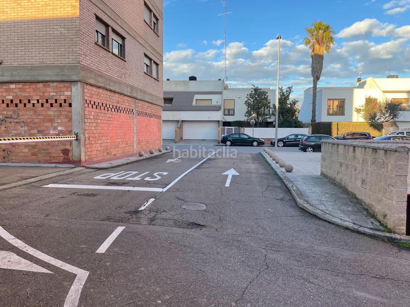 Foto ac419ace-b4bb-479a-a2fa-2f66ef494cdd. Parking coche en calle fañanas en La Almozara Zaragoza