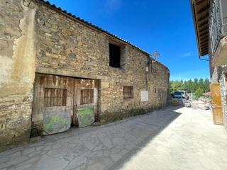 Terreny residencial a Baxa 23. Se vende en el centro de santa cilia de jaca casa histórica con