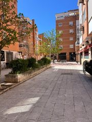 Miete Etagenwohnung  Calle de maría tubau