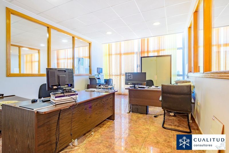 Foto 3351544a-d38e-49f7-9bb8-d35cd55a59c2. Nau industrial a Onda