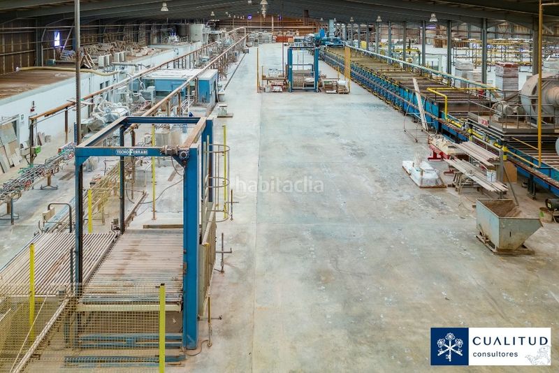 Foto 599a5010-8f57-49f3-b319-c25c3bbc9b0b. Nau industrial a Onda