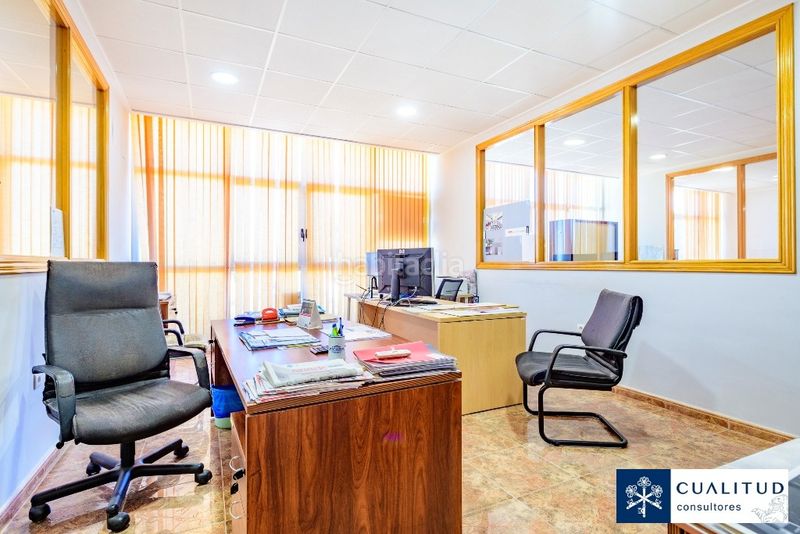 Foto a1044774-15c8-4478-8af5-2b7d6083a513. Nau industrial a Onda