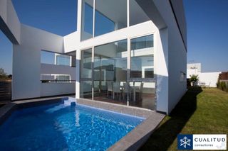 Alquiler Chalet en Torreón-La Almadraba. Chalet con 3 habitaciones con piscina y aire acondicionado