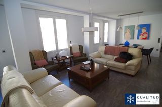 Pis en Casco Histrico. Piso con 4 habitaciones con ascensor y aire acondicionado