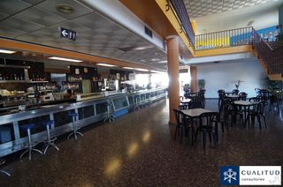 Local Comercial en Torreblanca. Local comercial con calefacción y aire acondicionado
