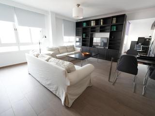 Rent Flat in Bons Aires. En plaza santa payesa. ático de 2 habitaciones con plaza de apar
