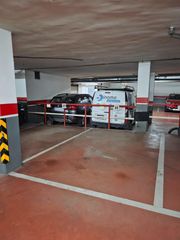 Parking coche  Calle del filòleg manuel sanchis guarner. Amplia plaza de garaje a 5 minutos de plaza de españa  acceso có