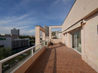 Affitto Attico  Joan miro. Ático con gran terraza y aparcamiento en paseo marítimo  zona so