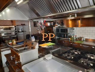 Transfer Business premise in Los Cristianos. Restaurante - sobre paseo peatonal - zona turística
