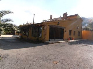 Rent Chalet in Castalla. Alquiler o venta, magnífico chalet en castalla