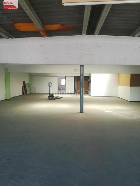 Foto d687fb10-ff7e-48ff-9145-d3b9d9f7b59f. Capannone industriale in Onil