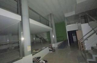 Local commercial à Zona Nord. Vende magnifico local junto av hispanidad