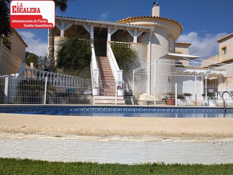 Foto 51d9137f-b18a-4889-aee4-3f2f01224445. Xalet amb calefacció aparcament piscina a Castalla