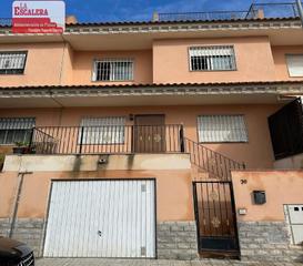 Casa a Granja de Rocamora. Adosado de 150m2 con terraza, patio y garaje