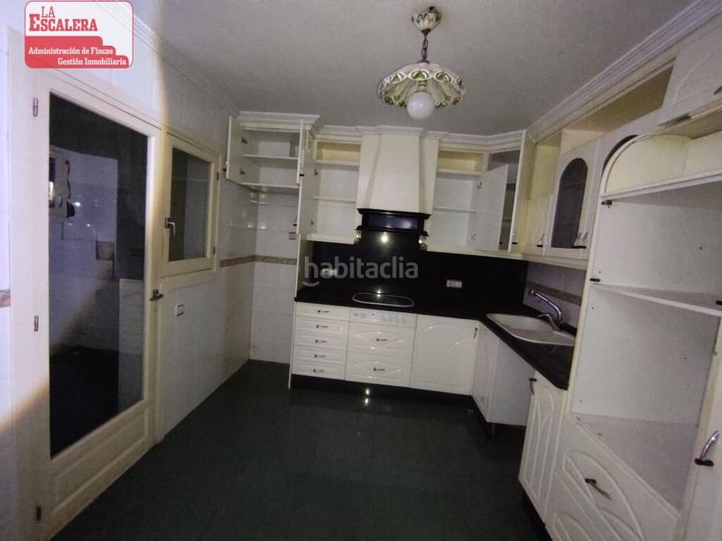 Foto 40b5dbaf-771d-47e0-91d2-a62aaab6be80. Casa amb aparcament a Campello Pueblo Campello (el)