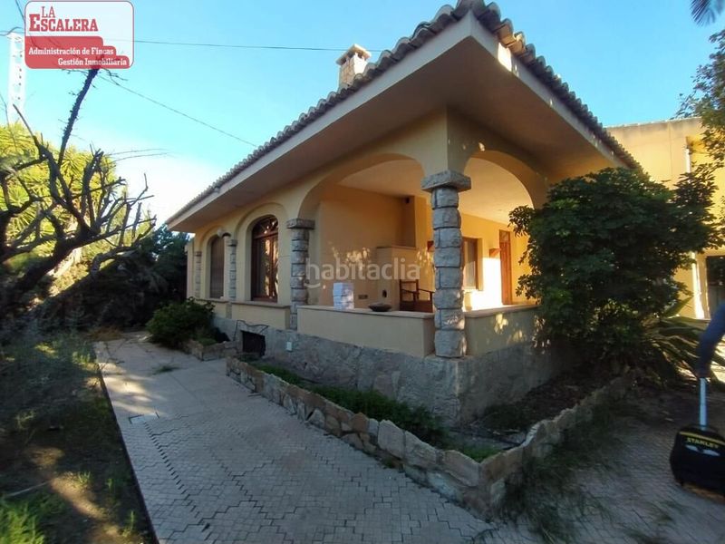 Foto 4e29e83b-2da5-4c29-b970-d3af357d6cc0. Casa amb aparcament a Campello Pueblo Campello (el)
