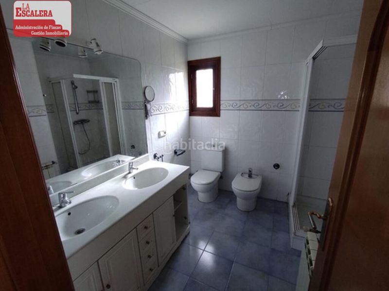 Foto f6a71803-90c4-4d7e-ac27-f35038afe875. Casa amb aparcament a Campello Pueblo Campello (el)