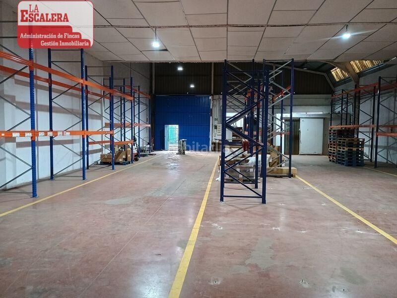 Foto f496eaca-e4cf-44c6-ad9d-fe9b5126160b. Nau industrial a Ibi