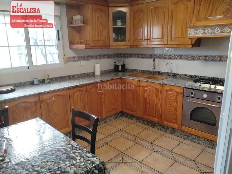 Foto f7387768-0180-4a54-98de-b50ed6eb5efe. Casa adossada a Ibi
