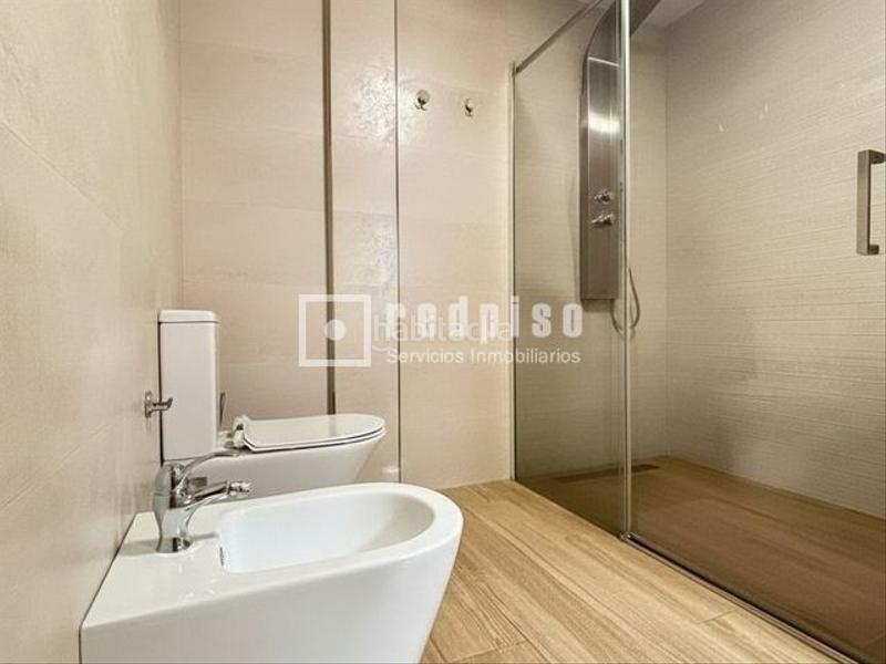 Foto 2f2b33d7-b2f1-41c1-a439-ecb64bc0c94f. Piso  reformado en zona Lepanto en Lepanto Mairena del Aljarafe