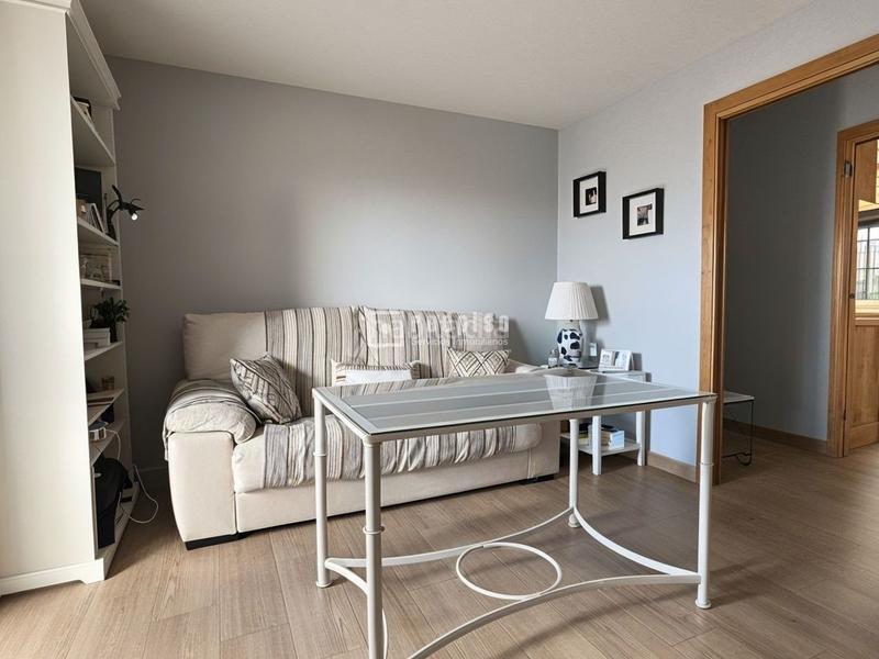 Foto c1952125-e8e2-45a3-8f71-9cb087dfa69f. Piso  reformado en zona Lepanto en Lepanto Mairena del Aljarafe