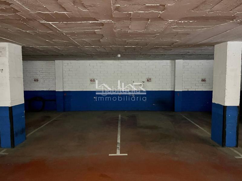 Foto c493a239-d4ba-4266-aed0-575eeb0f1d52. Posto auto in Centre Vic